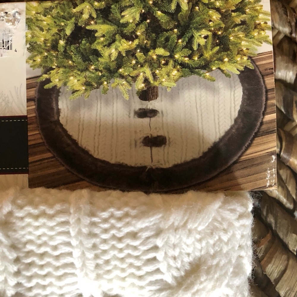 Broyhill 48 inch Tree Skirt Cream Faux Fur Pom Poms cable knit NWT